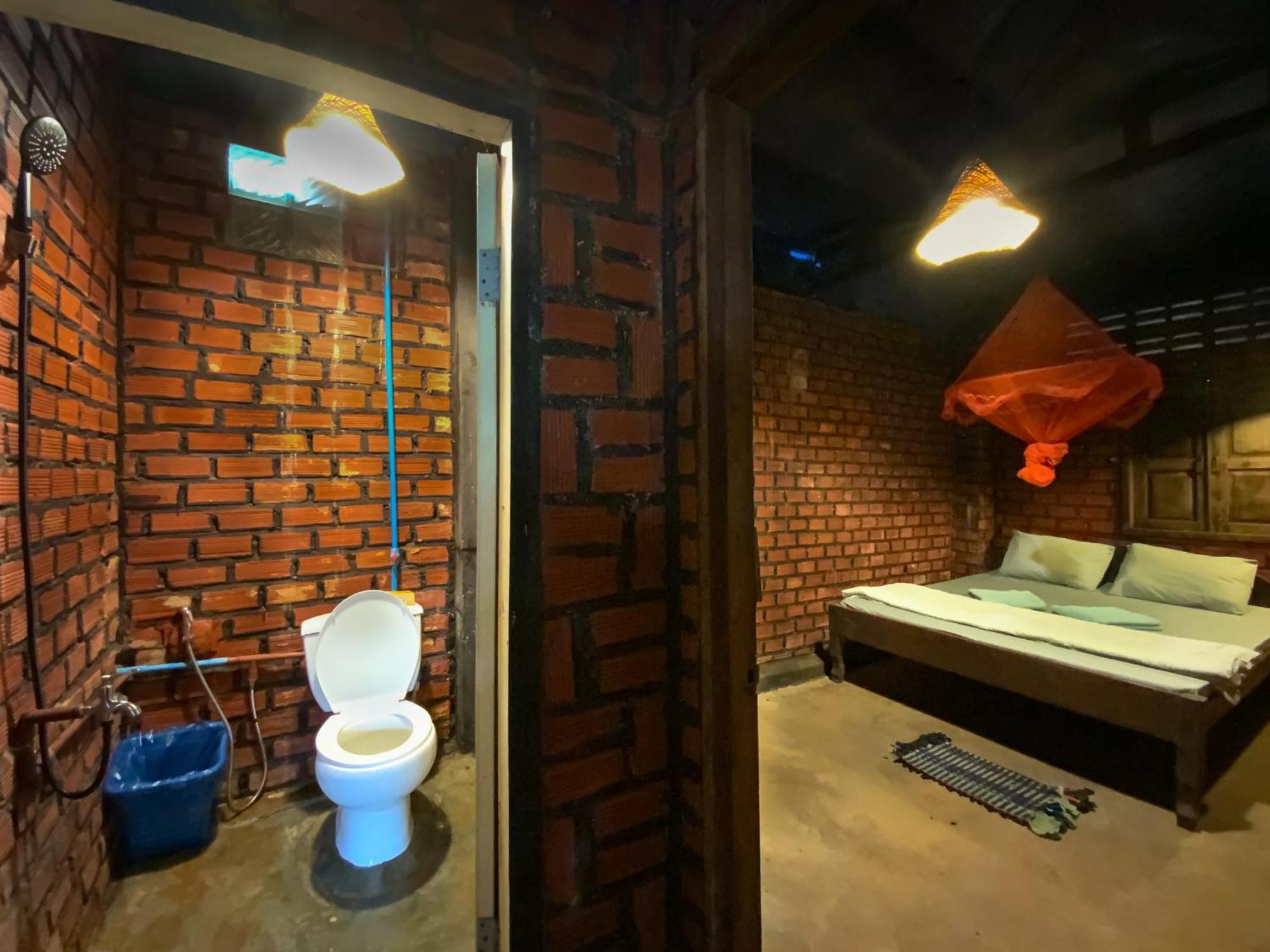Backpacker Hostel And Jungle Trekking Banlung Экстерьер фото