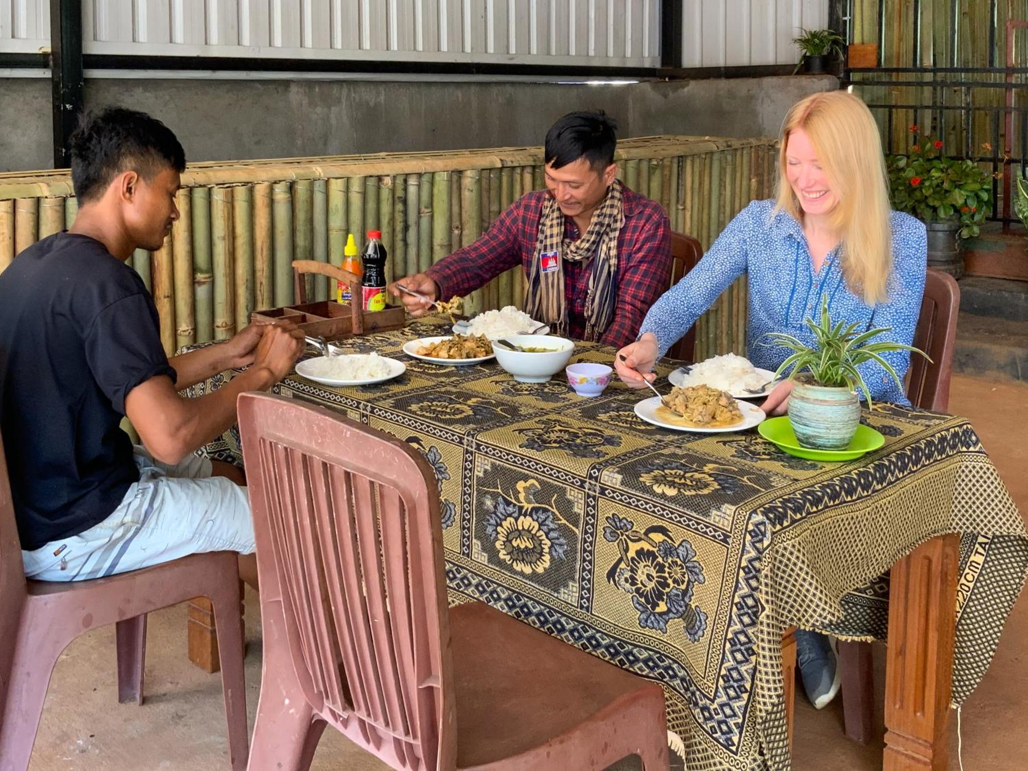 Backpacker Hostel And Jungle Trekking Banlung Экстерьер фото