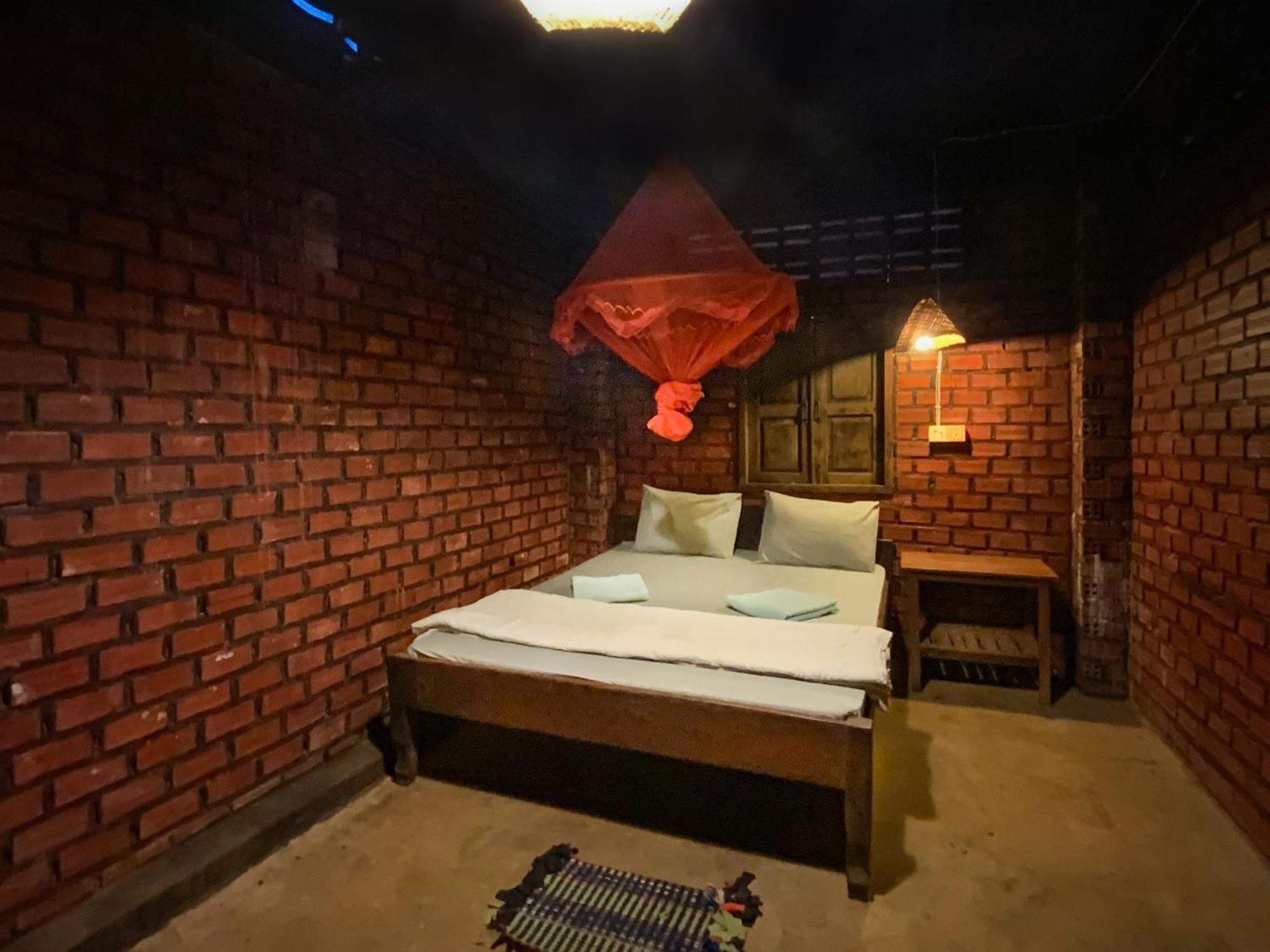 Backpacker Hostel And Jungle Trekking Banlung Экстерьер фото